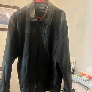 Men's Sleek Black Leather Jacket